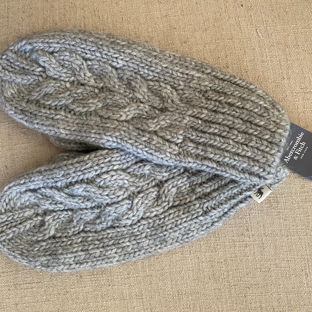 Abercrombie & Fitch Gray Knit Mittens